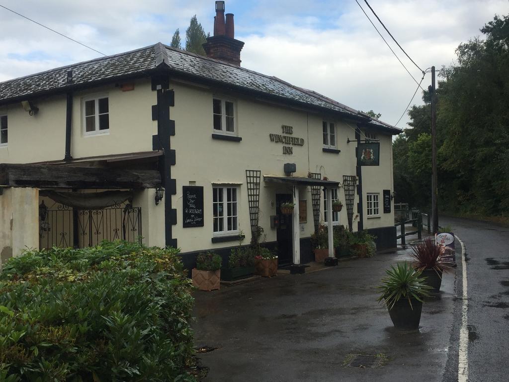 The Winchfield Inn Bagian luar foto